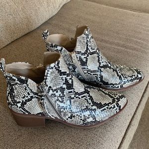 New condition shoes never used